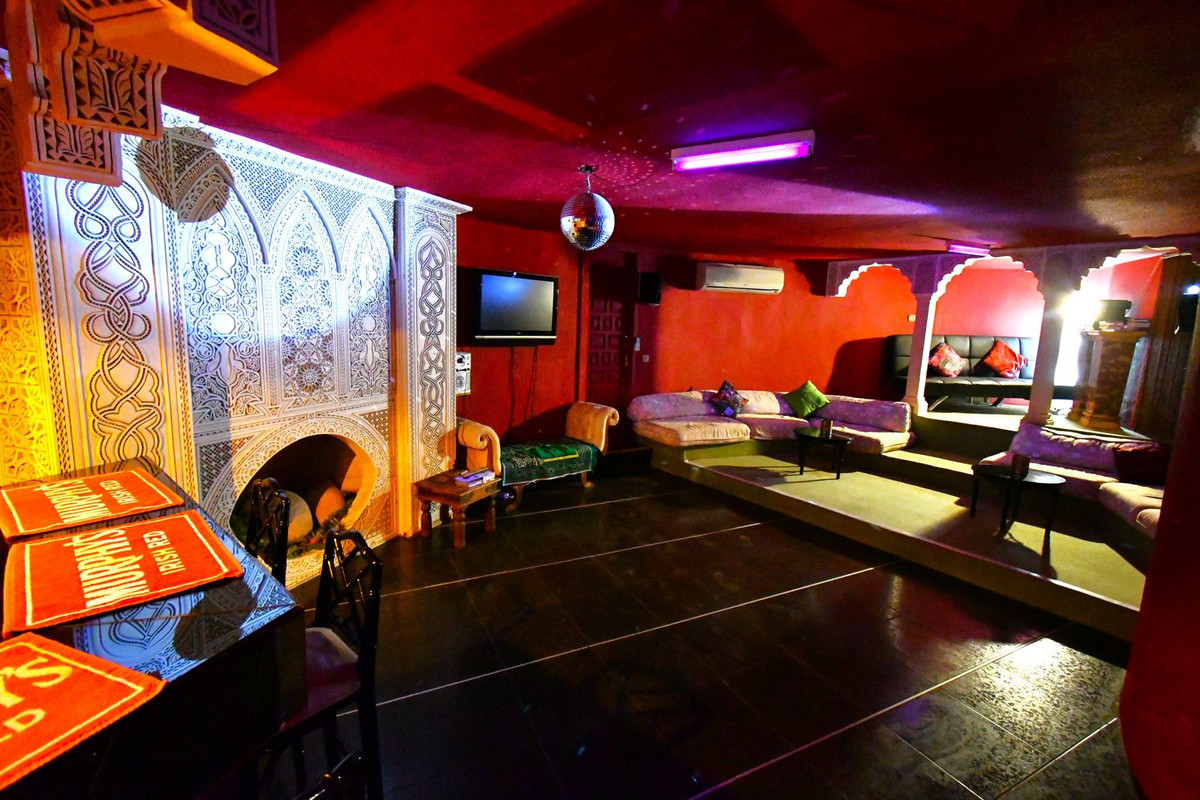 fa77ab4201a4a687005401cf0f5c6be1 - 41