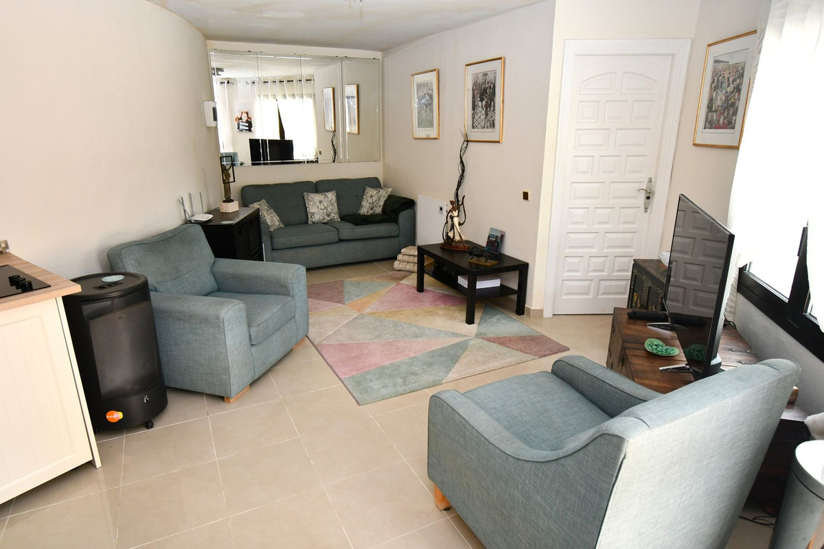 fa77ab4201a4a687005401cf0f5c6be1 - 42