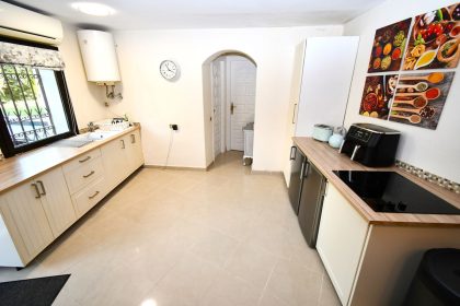 fa77ab4201a4a687005401cf0f5c6be1 - 43