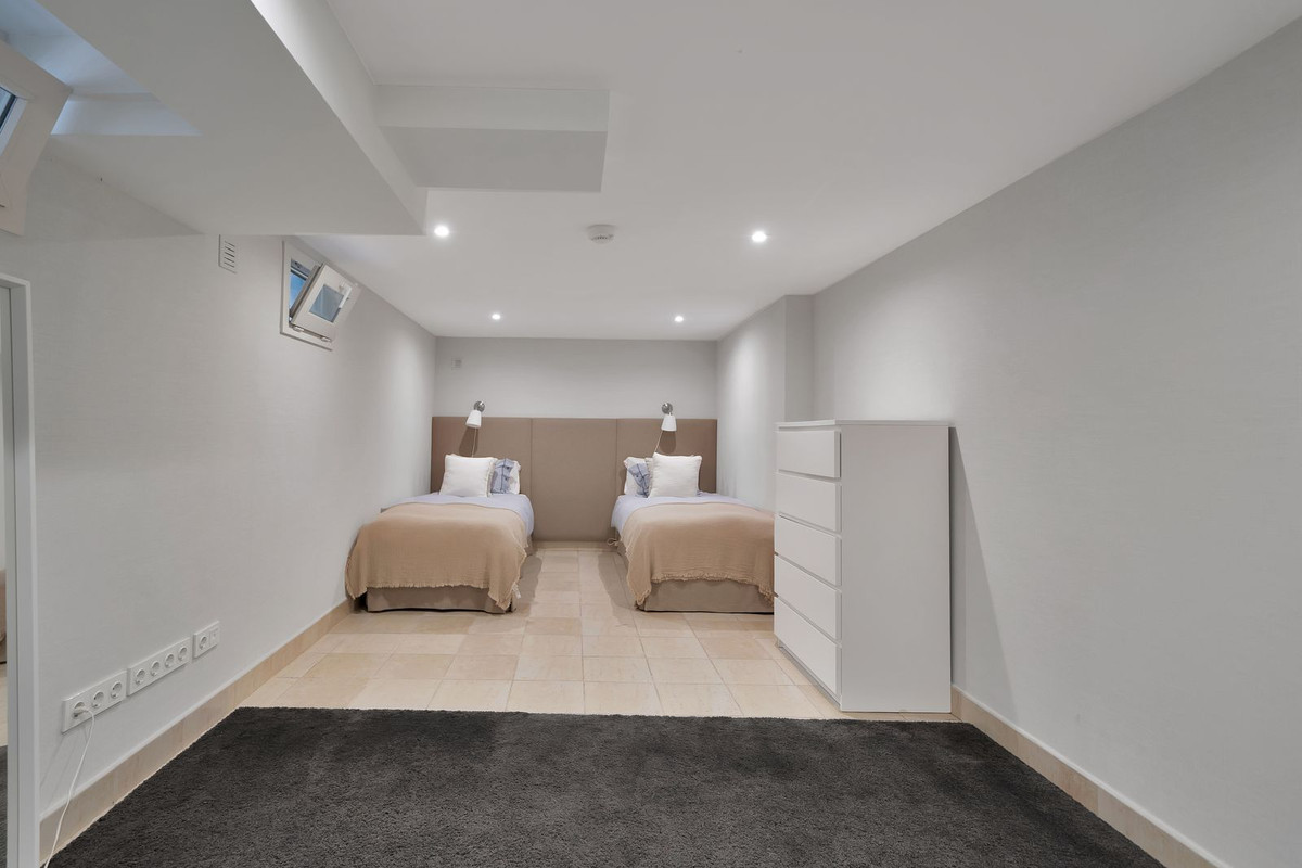 fbb3f288f5783b82d96258b997f9ec21 - 33