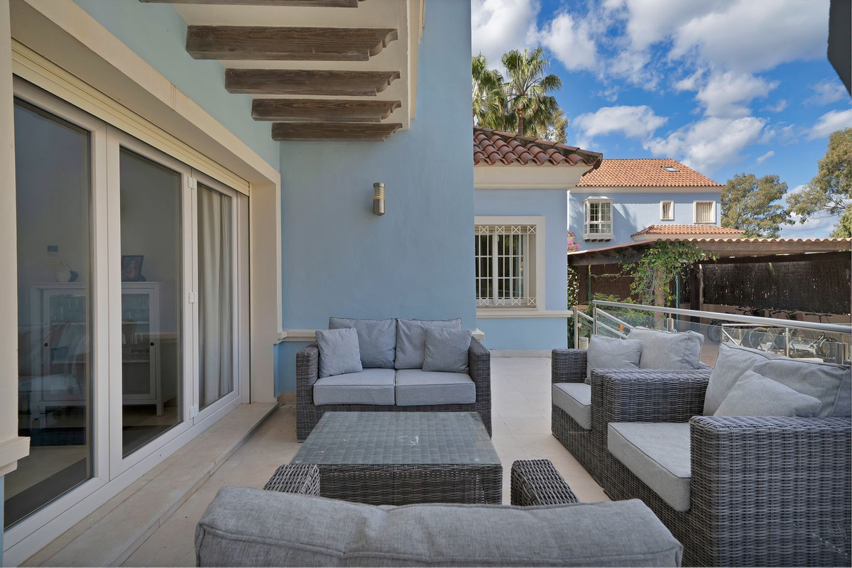 fbb3f288f5783b82d96258b997f9ec21 - 44