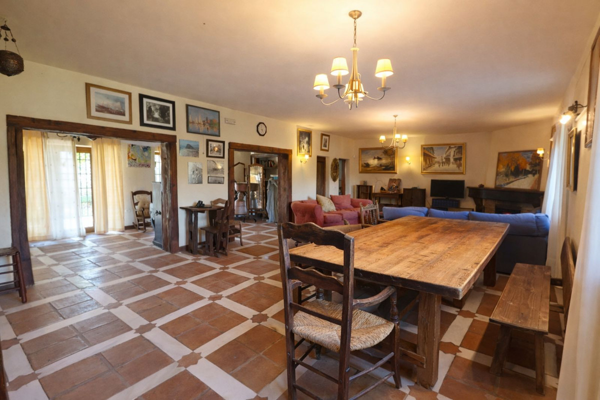 fc2033520b0c430722ec61de29e4a59e - 18