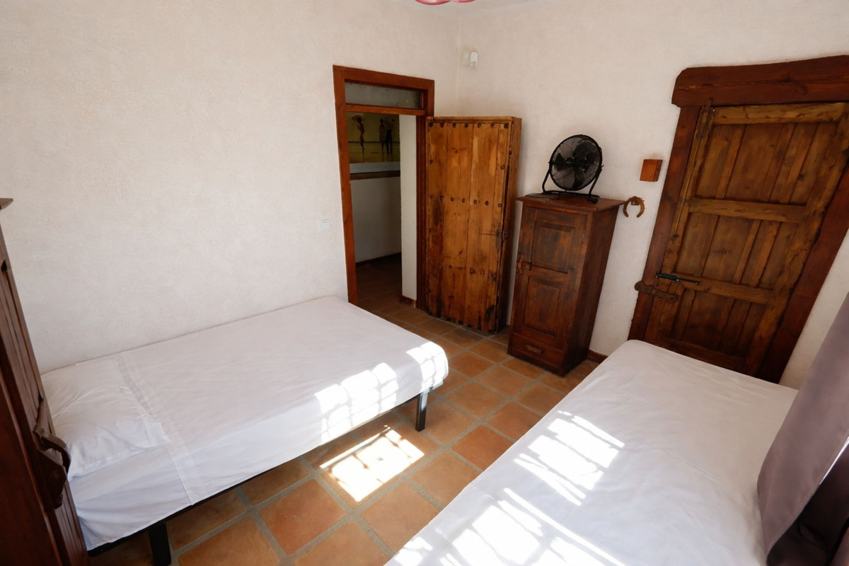 fc2033520b0c430722ec61de29e4a59e - 32