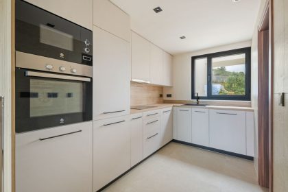 fcd4daad4985d73055824d9f3a99034b - 11