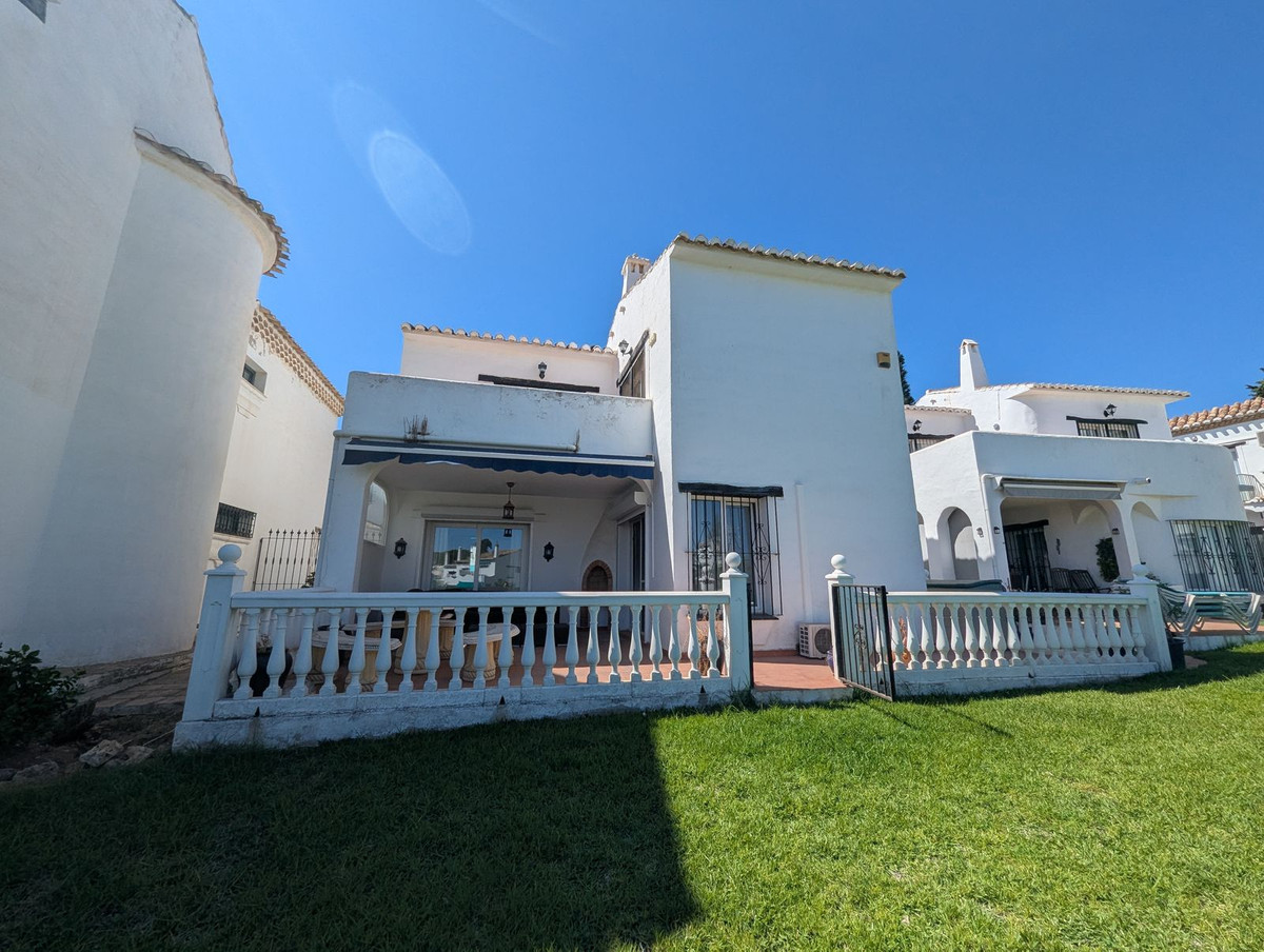 fcf338602a612eea9c297d6a44b095d3 - 12