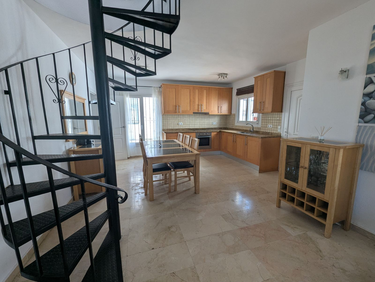 fcf338602a612eea9c297d6a44b095d3 - 23