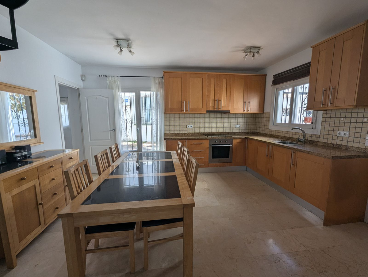 fcf338602a612eea9c297d6a44b095d3 - 24