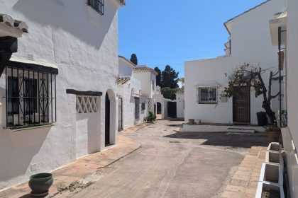 fcf338602a612eea9c297d6a44b095d3 - 52