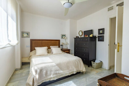 fd18129bdb202b4f963f22d5ad8ef1d1 - 12