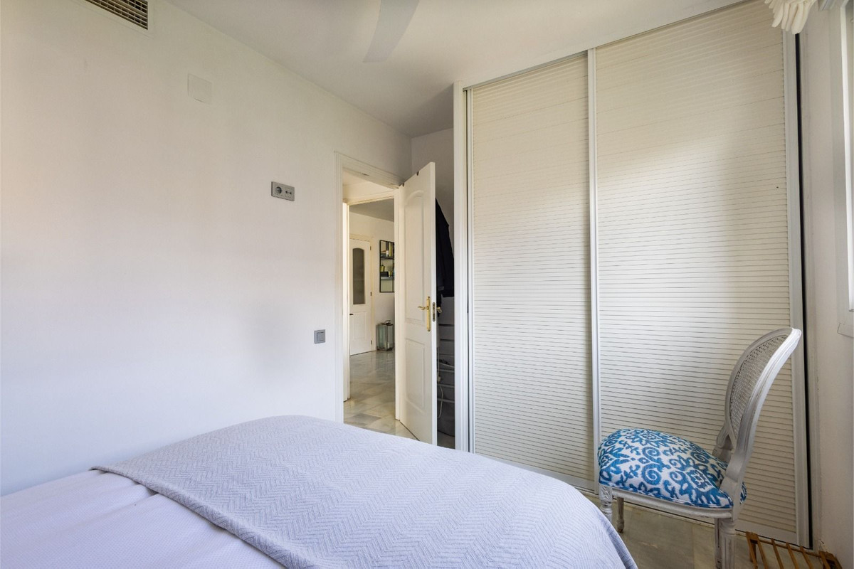 fd18129bdb202b4f963f22d5ad8ef1d1 - 17