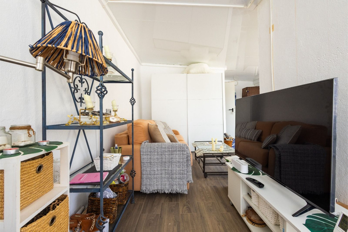 fd18129bdb202b4f963f22d5ad8ef1d1 - 23