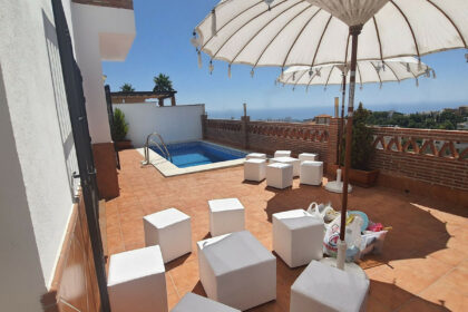 fd55b0921400374bef0b6c2923b1fa28 - 1