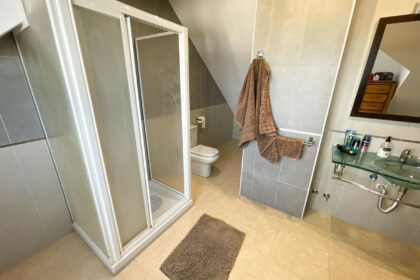 fd55b0921400374bef0b6c2923b1fa28 - 25