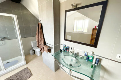 fd55b0921400374bef0b6c2923b1fa28 - 26