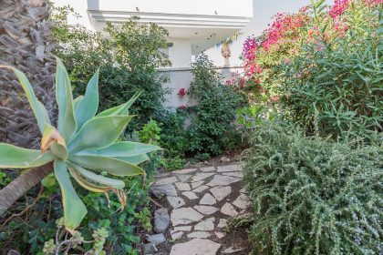 fdfc495d594fbd640ad2e209865f5fb2 - 28