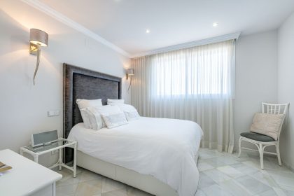 126704abdd1dee05a1b63cf4418f9e01 - 14