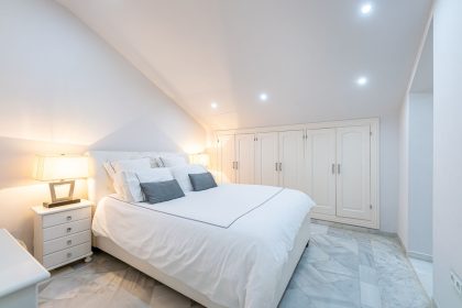 126704abdd1dee05a1b63cf4418f9e01 - 17