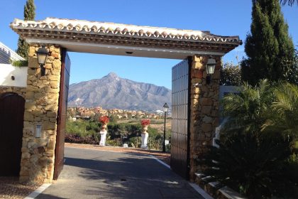 126704abdd1dee05a1b63cf4418f9e01 - 3