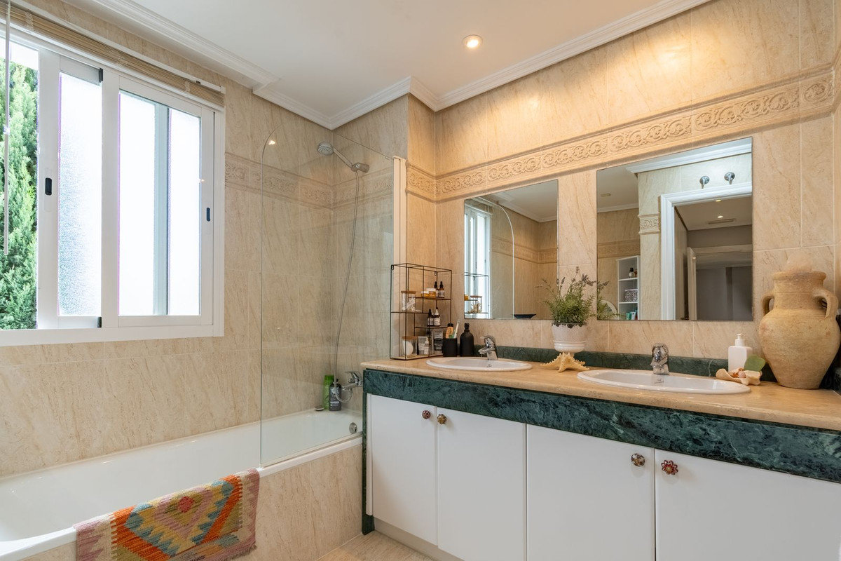 156637cbff8a72879fbbffe53af14d27 - 24