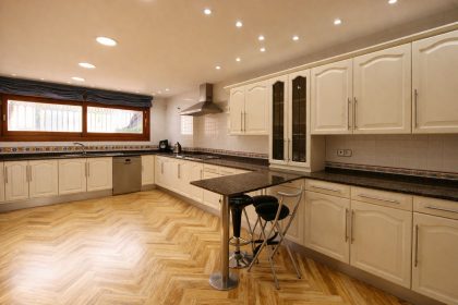 2352e7677a32a31d508ed54b234313bd - 16