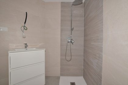 2bd267a5e90a49bda897f923ad1b7931 - 16