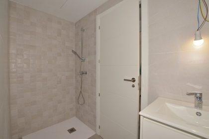2bd267a5e90a49bda897f923ad1b7931 - 20