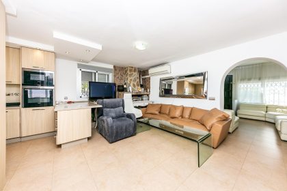 3c90ac1db602e61961ab9d34eeea5752 - 12