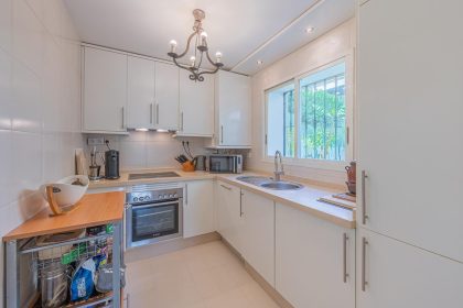 49b10904b26f7964d3ff291eb9d1d05a - 11