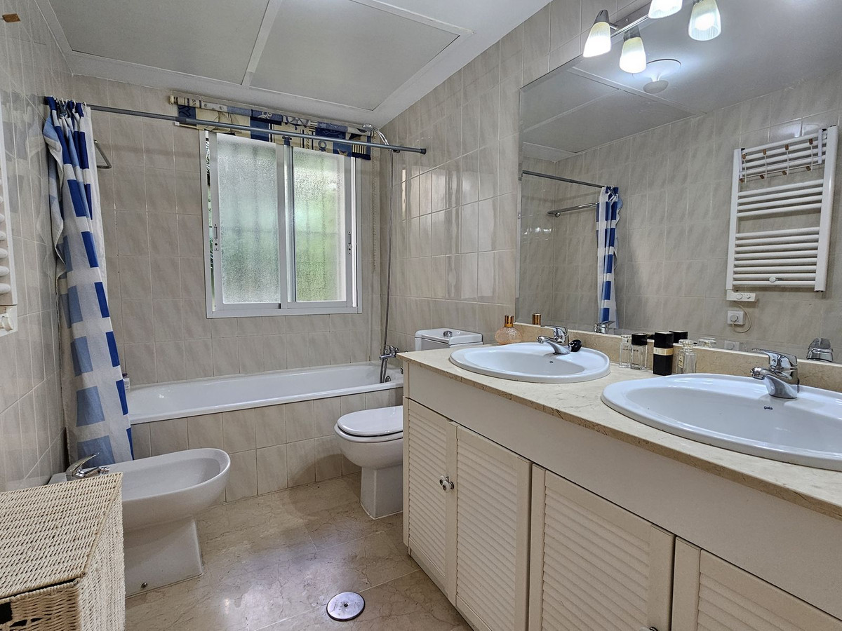 49b10904b26f7964d3ff291eb9d1d05a - 20