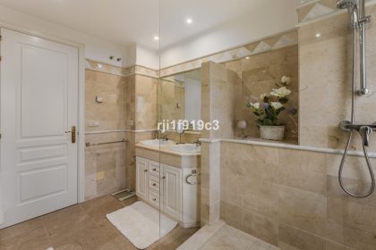 5f097f64d527d83497a8c53166b3bc66 - 21