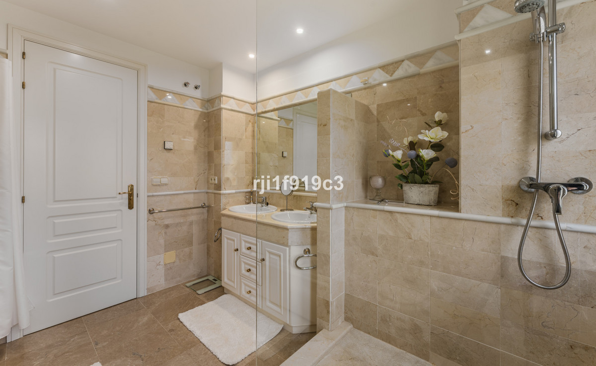 5f097f64d527d83497a8c53166b3bc66 - 21