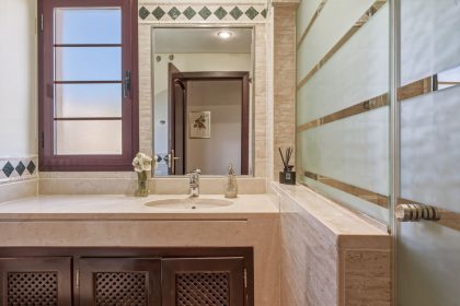 651b079f8dae12a2d1119c4a1a5c5e35 - 13