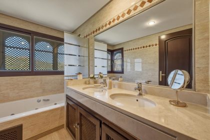 651b079f8dae12a2d1119c4a1a5c5e35 - 17