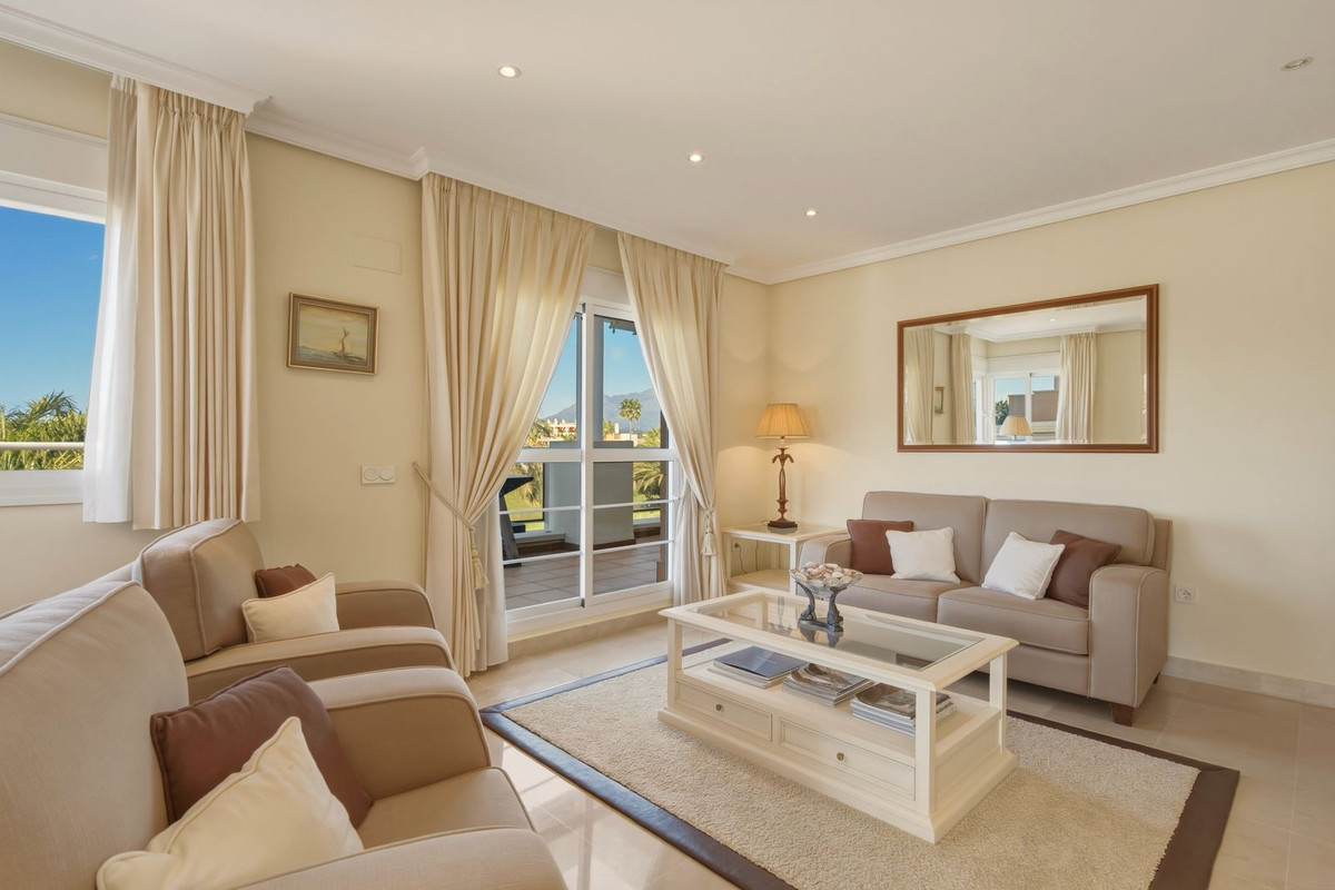 763770f236707c6e8aa8d1e3a297a0e4 - 18