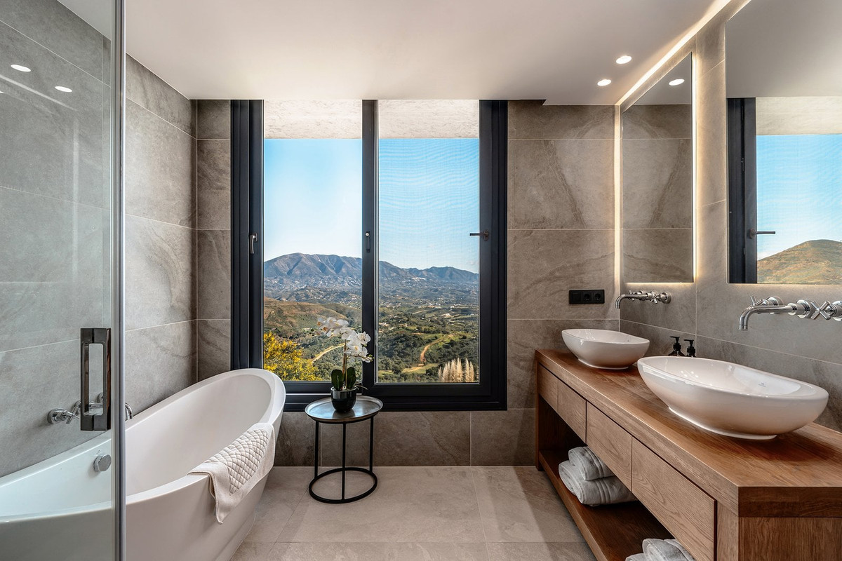 802a63675b03dcd2921e3969a94b338a - 17