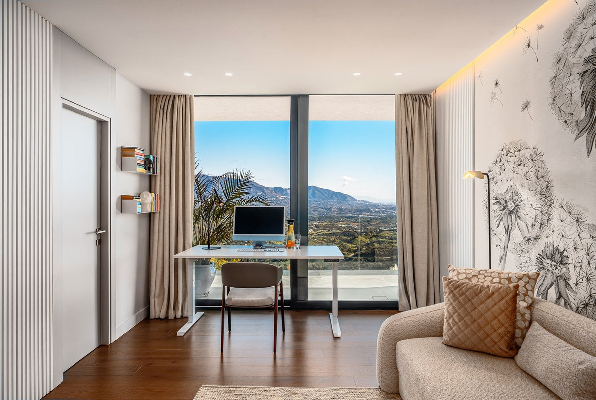 802a63675b03dcd2921e3969a94b338a - 18