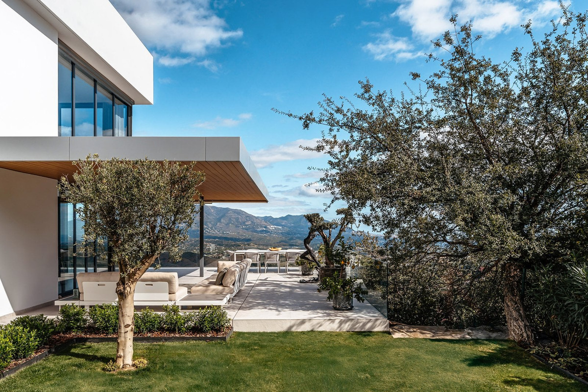 802a63675b03dcd2921e3969a94b338a - 28