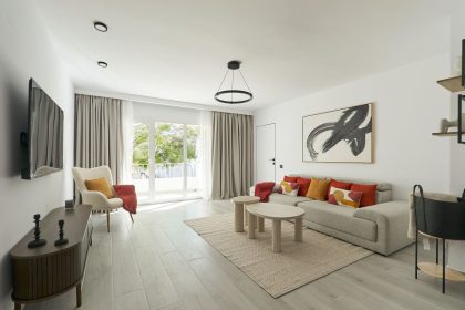 8203b0d2977915679287a26d336f4d8d - 1