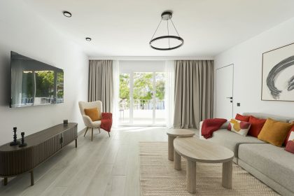 8203b0d2977915679287a26d336f4d8d - 9