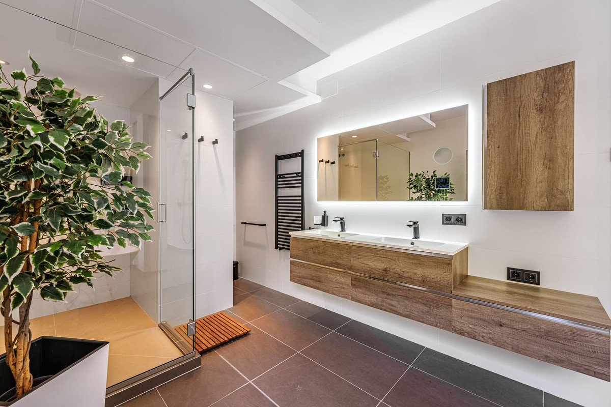 822afbb52aad88a16d080aef6dded0ca - 22