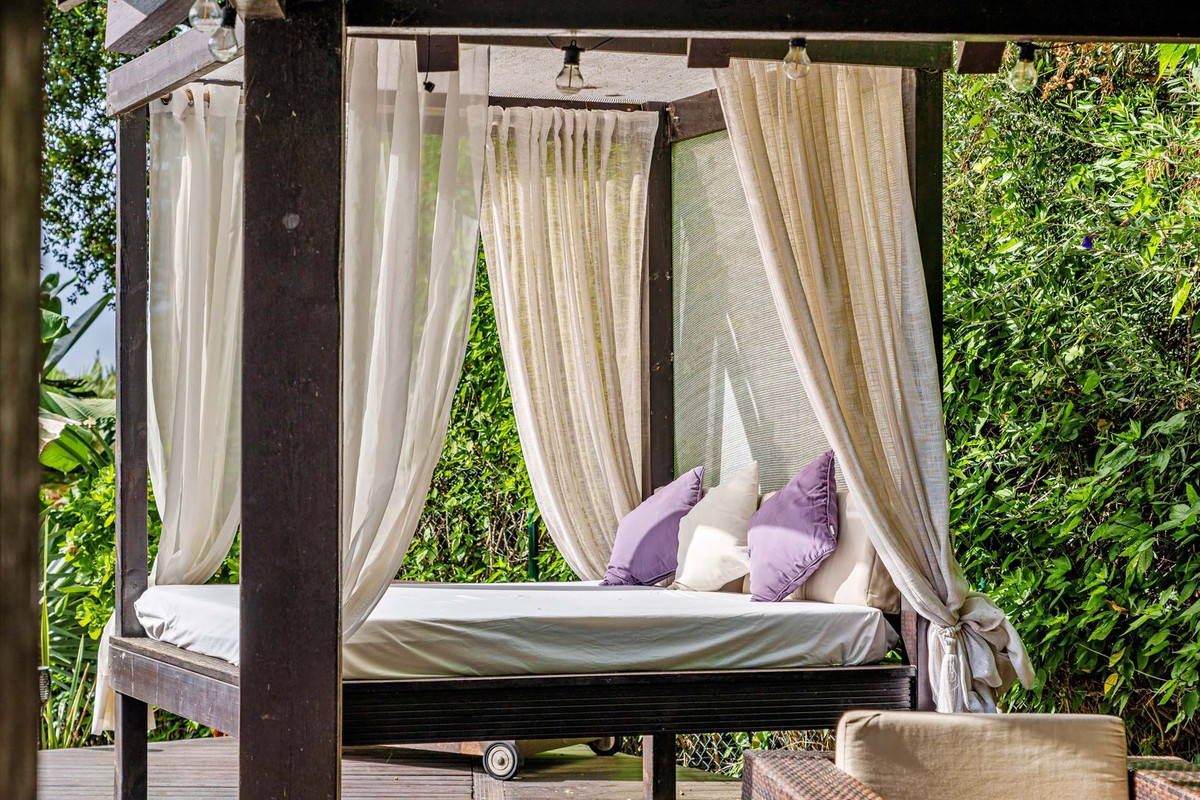 822afbb52aad88a16d080aef6dded0ca - 51