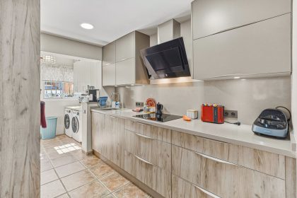 84cfc6e3770874eab286ace03d21c807 - 9