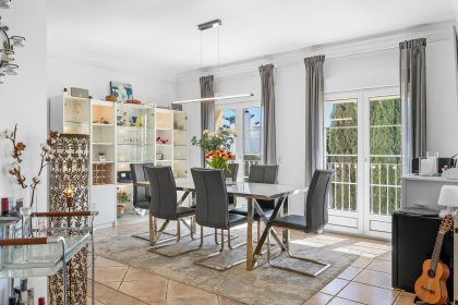 855b3b76dce96f4fee06bef977072f24 - 28