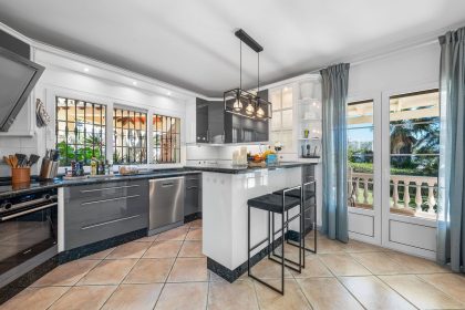 855b3b76dce96f4fee06bef977072f24 - 29