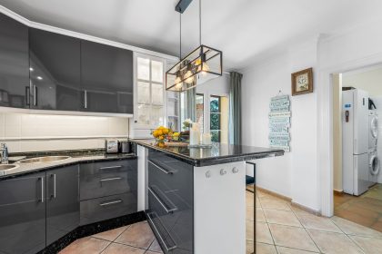 855b3b76dce96f4fee06bef977072f24 - 30