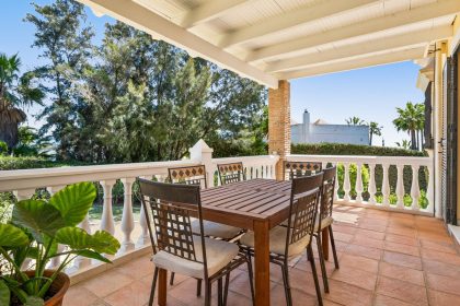 855b3b76dce96f4fee06bef977072f24 - 32