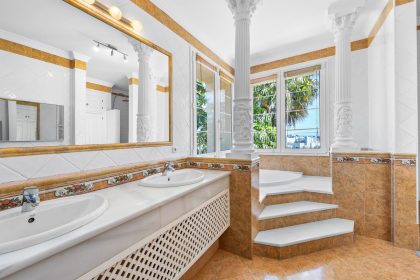 855b3b76dce96f4fee06bef977072f24 - 43