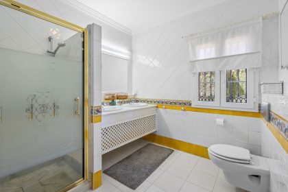 855b3b76dce96f4fee06bef977072f24 - 52