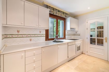 899ccc8c35cbdfec2ec93696677ab503 - 12