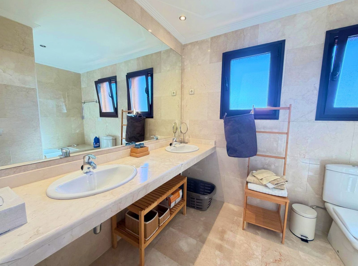 96f79e8c0a66ec85a84beb41c5b046a4 - 23